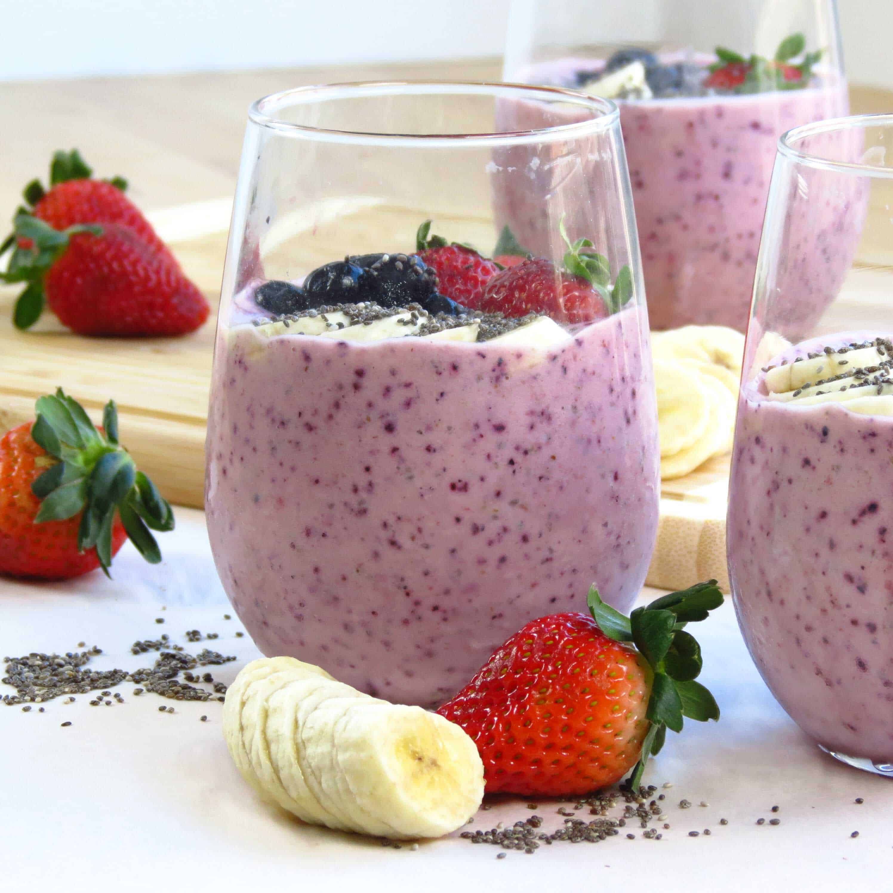 Berry Banana Chia Smoothie