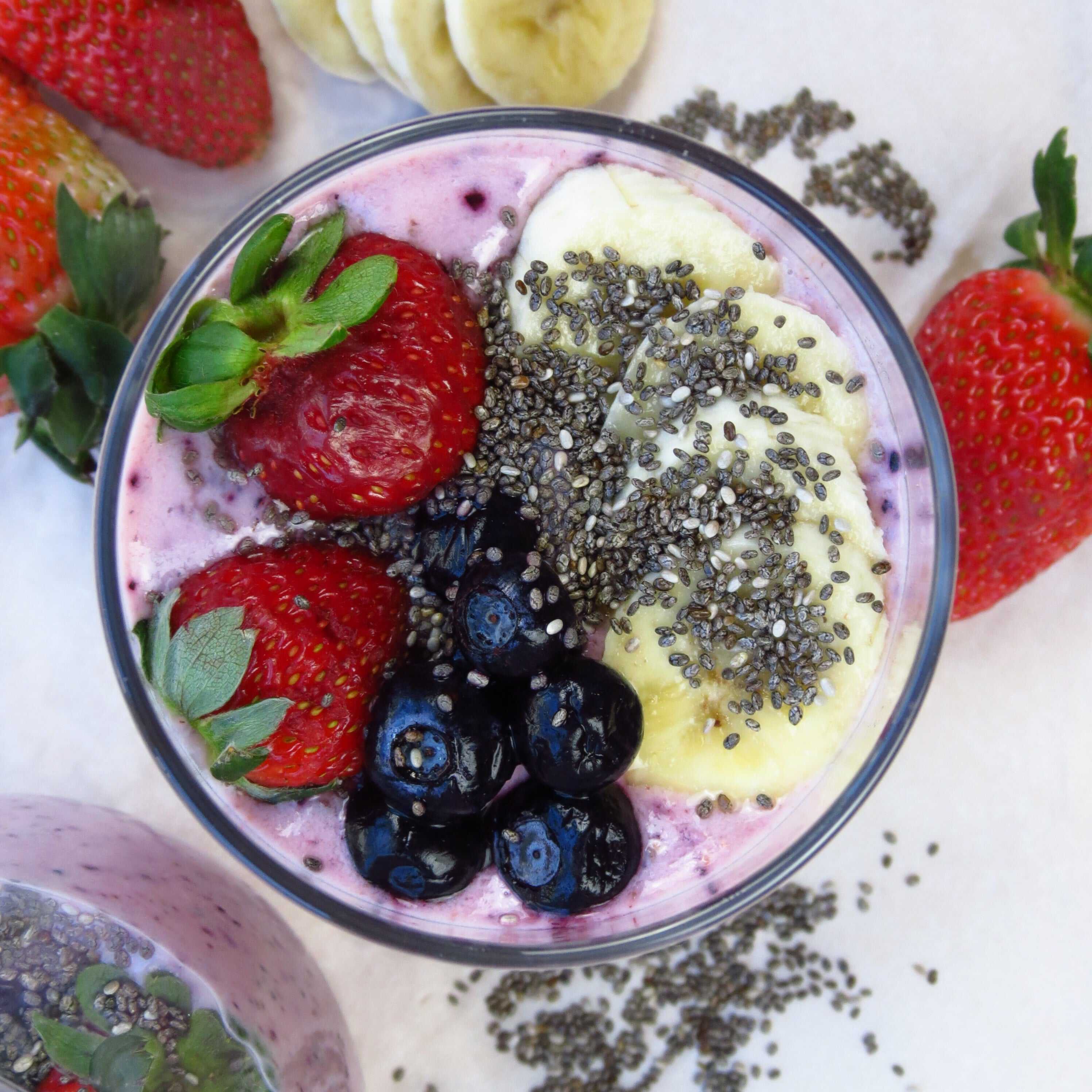 Berry Banana Chia Smoothie