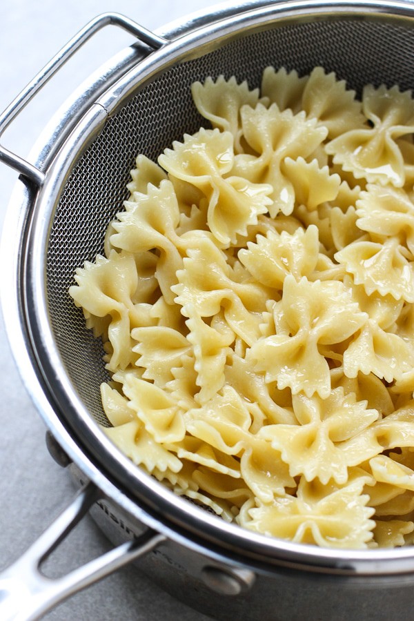 Cooked farfalle pasta - making Creamy Sun-dried Tomato Pasta with Chicken 