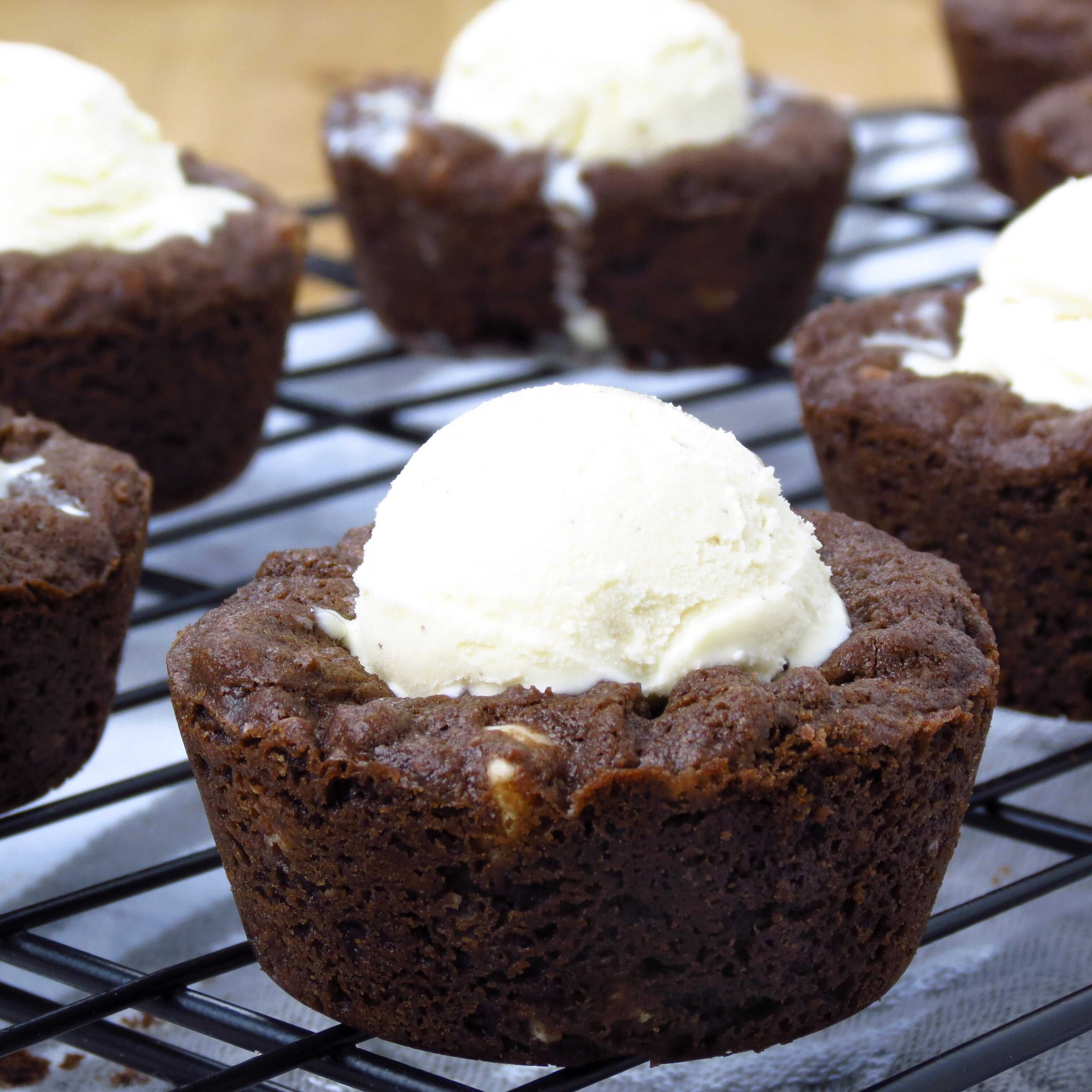 Mint Chocolate Cookie Cup with Ice Cream