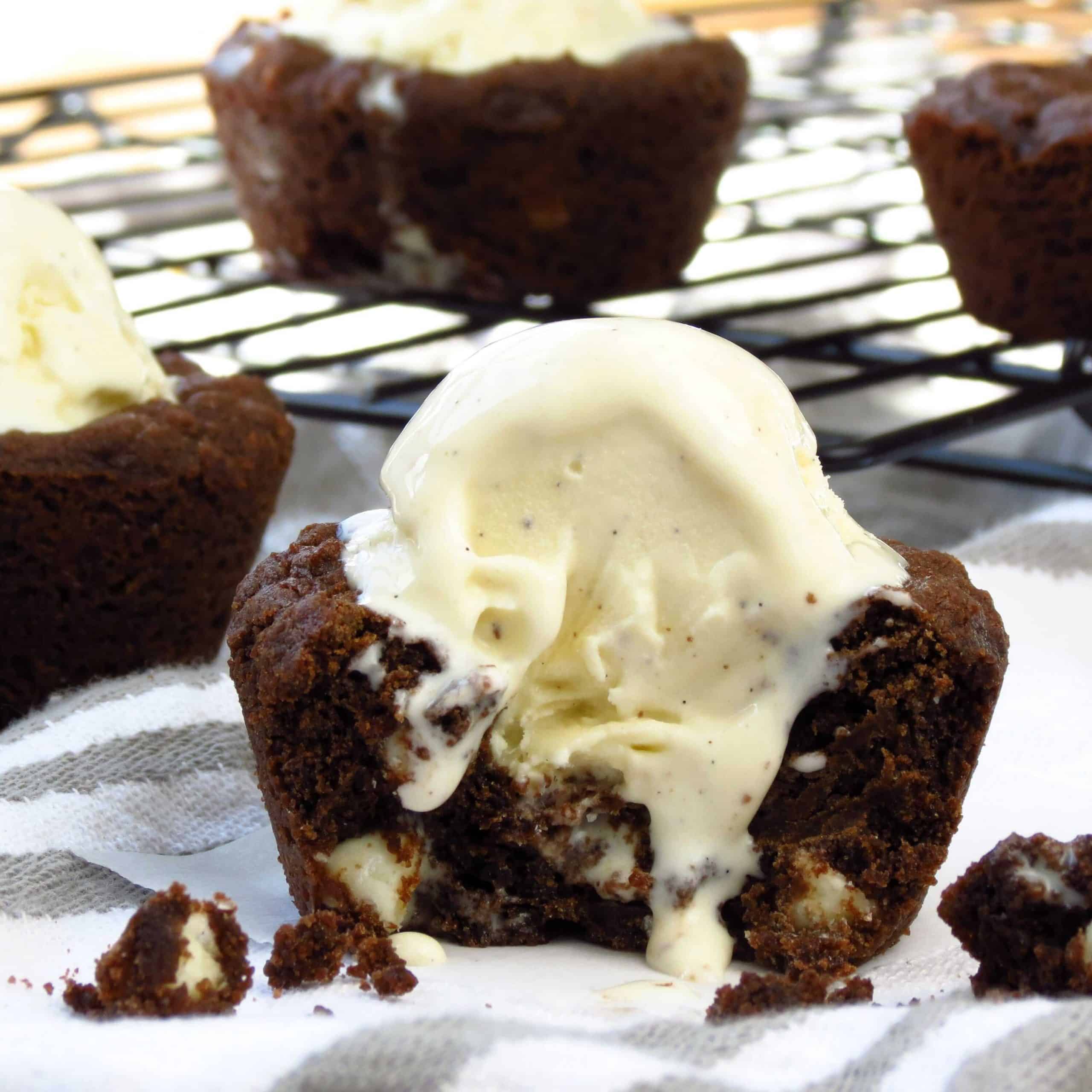 Mint Chocolate Cookie Cup with Ice Cream