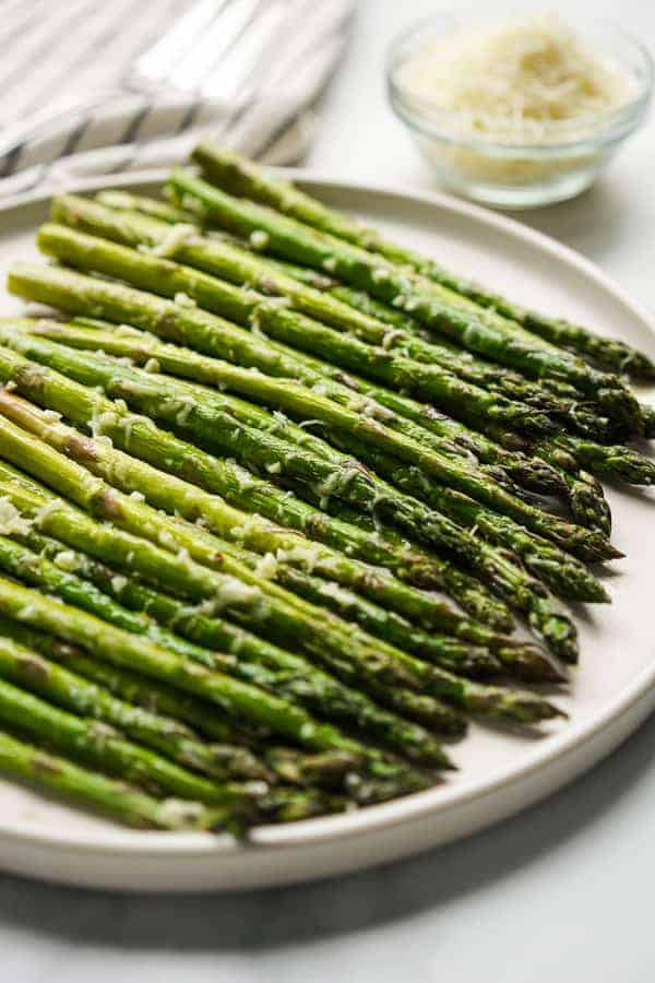 A plate of Easy Garlic Parmesan Asparagus