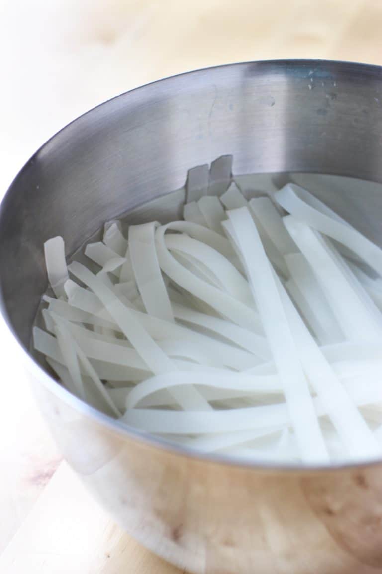 Soaking rice noodles in water
