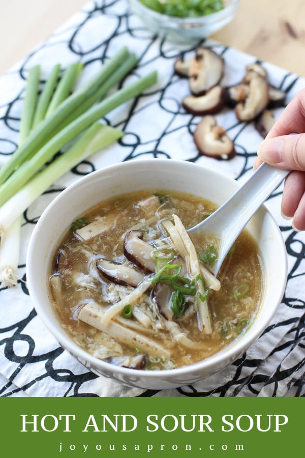 Hot and Sour Soup - This classic, flavor-bursting Chinese soup is easy to make at home! Vegetarian, healthy and guaranteed to send your tastebuds on an adventure! via @joyousapron