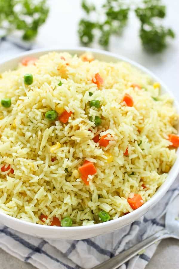 Un bol de Arroz Mixto de Verduras Fácil