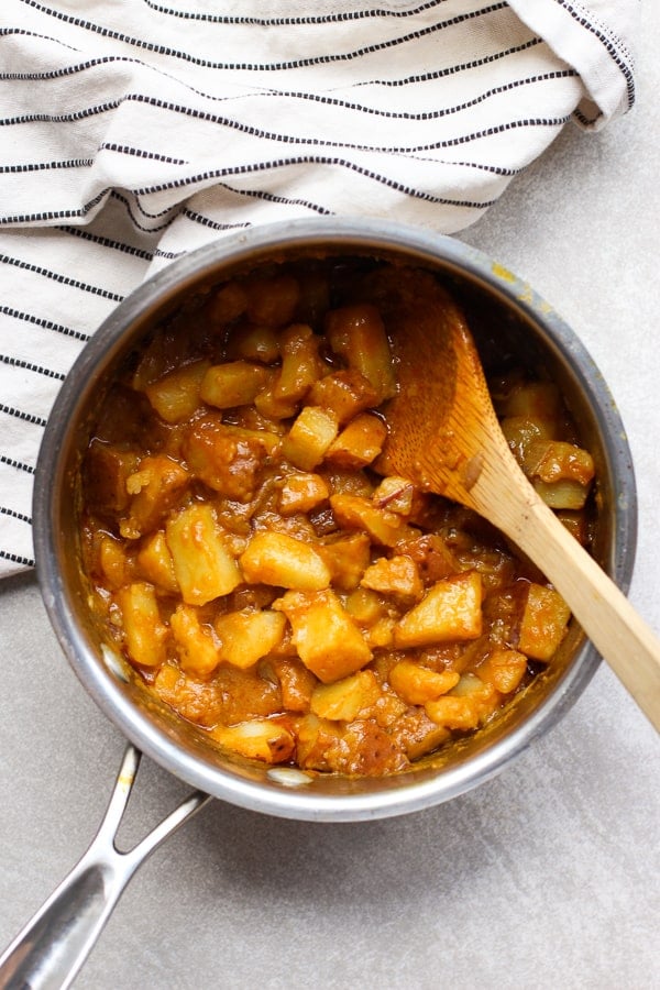 Cooking curry potatoes in a pot