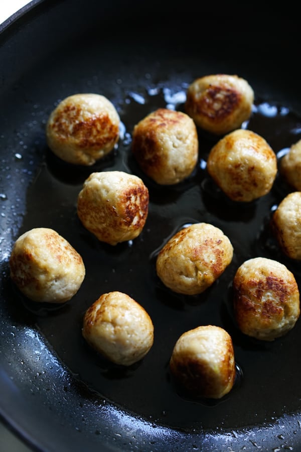 Pan frying chicken meatballs