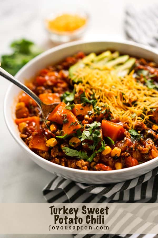 Turkey Sweet Potato Chili - 30-minute delicious and healthy sweet potato chili recipe! Ground turkey, sweet potatoes, tomatoes cooked in a delicious thick hearty broth. A cozy and comforting one-pot Fall recipe! via @joyousapron