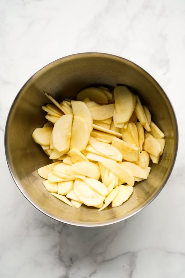 A bowl of sliced apples