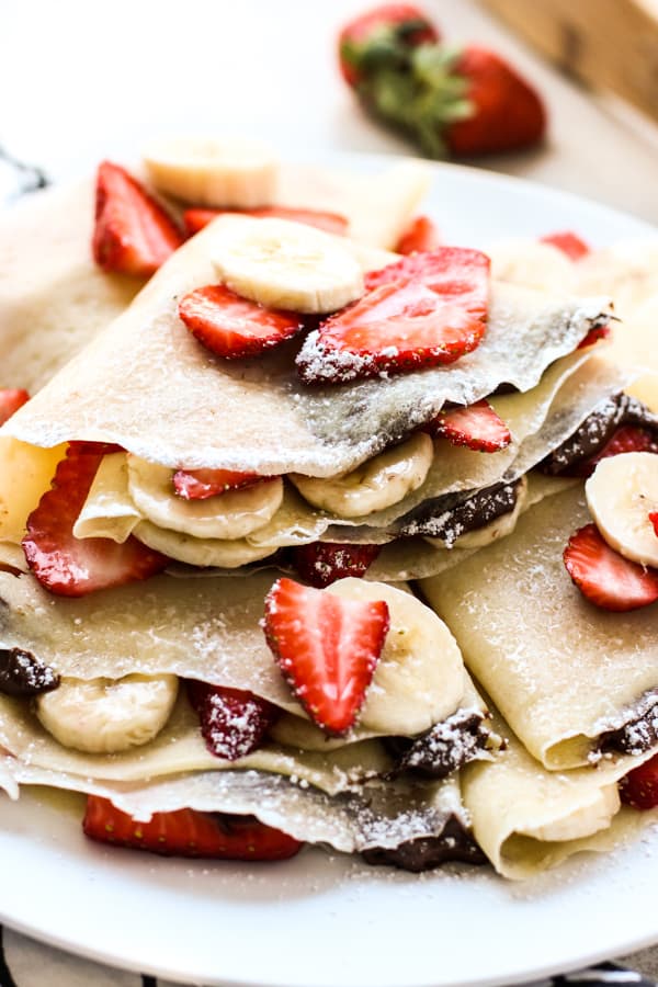 Crepes filled with strawberries, nutella and banana