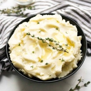 A bowl of mashed potatoes