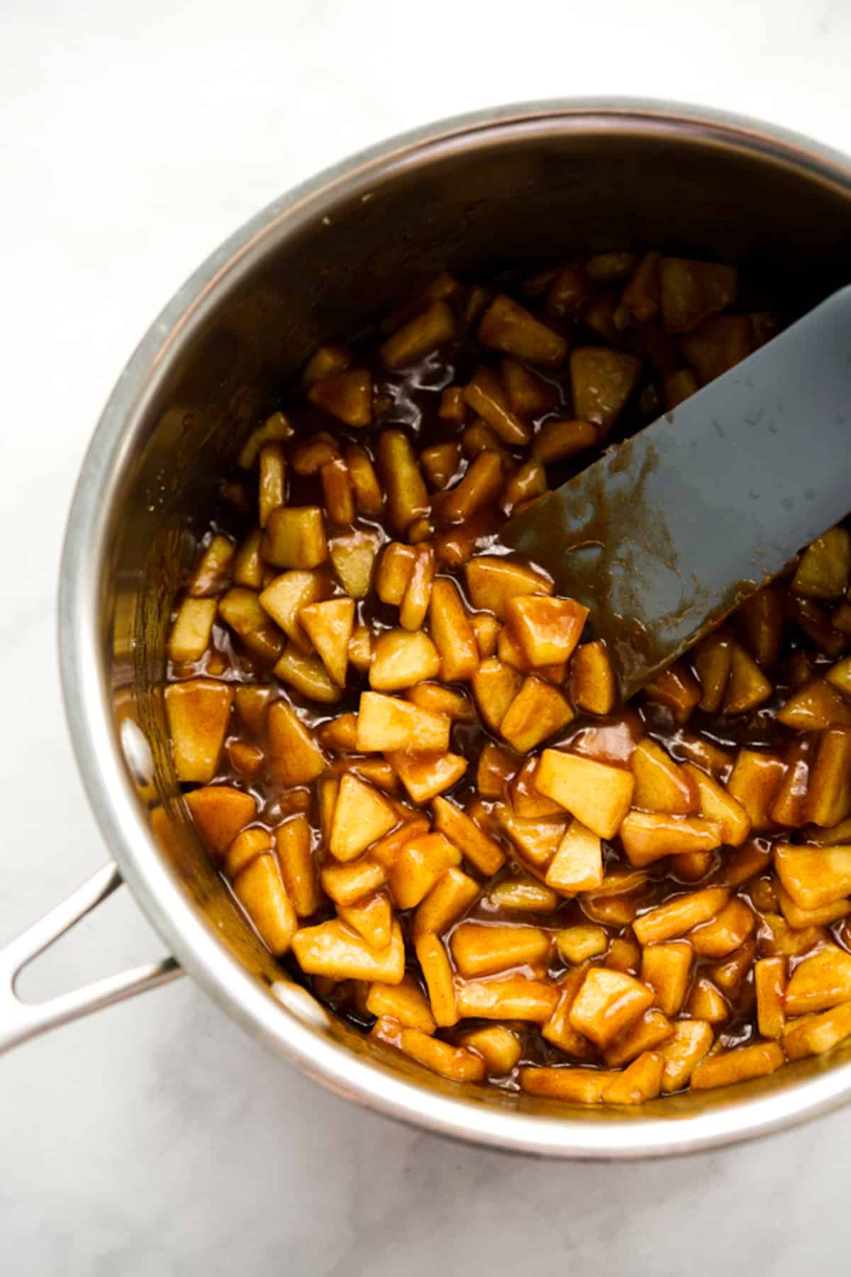 A pot of apple pie filling