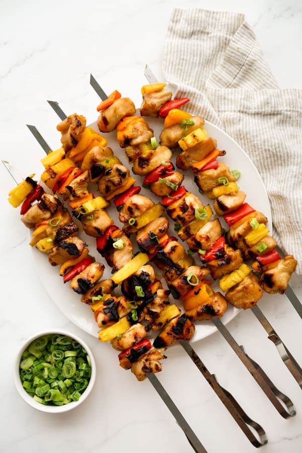 Top down view of teriyaki chicken kebobs