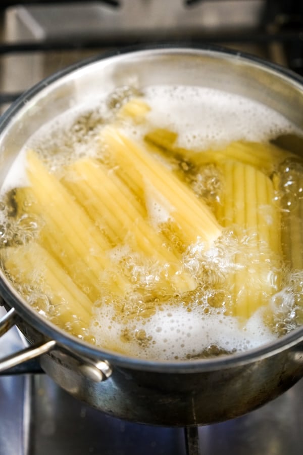 Boiling manicotti pasta in water