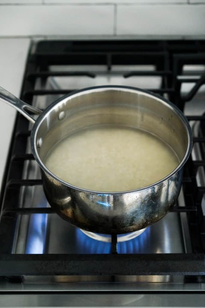 Cooking short grain rice with water on stovetop