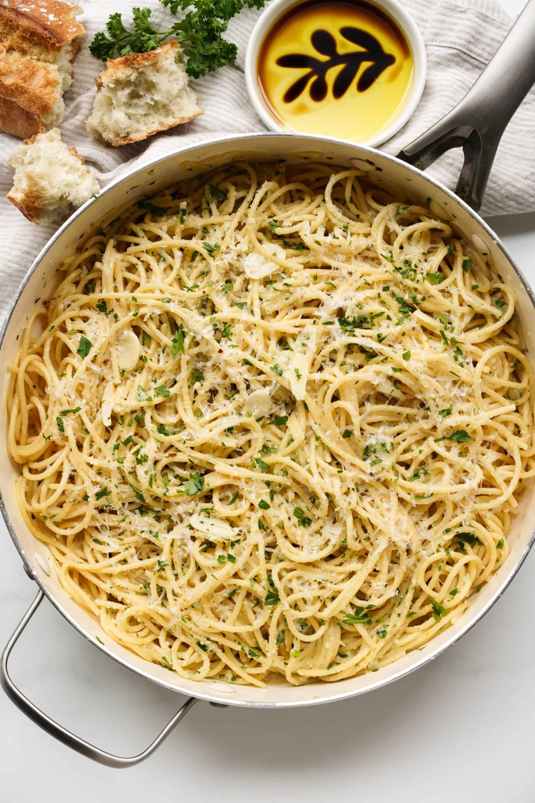 Spaghetti Aglio e Olio (Spaghetti with Garlic and Olive Oil) - Joyous Apron