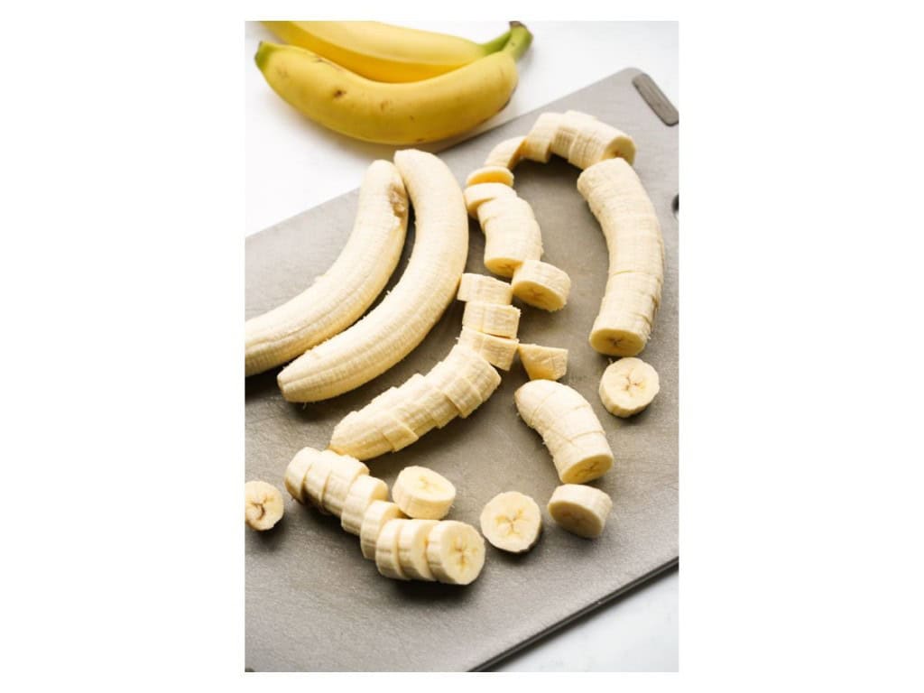 Bananas are sliced.